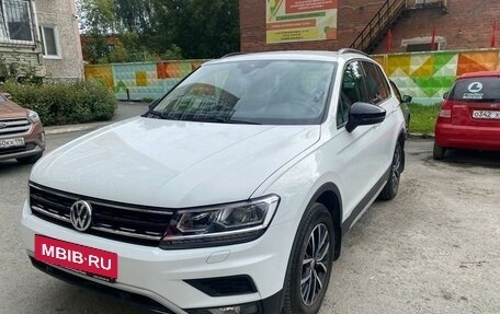 Volkswagen Tiguan II, 2020 год, 3 200 000 рублей, 3 фотография