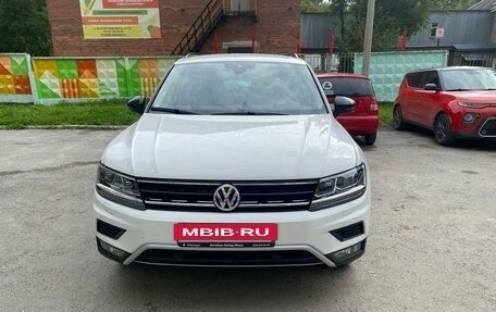 Volkswagen Tiguan II, 2020 год, 3 200 000 рублей, 2 фотография