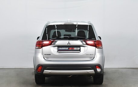 Mitsubishi Outlander III рестайлинг 3, 2017 год, 2 699 995 рублей, 5 фотография