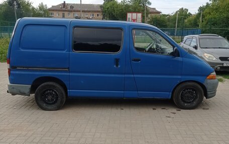 Toyota HiAce, 2000 год, 450 000 рублей, 2 фотография