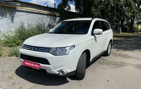 Mitsubishi Outlander III рестайлинг 3, 2013 год, 1 860 000 рублей, 1 фотография