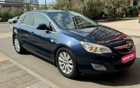 Opel Astra J, 2011 год, 670 000 рублей, 2 фотография