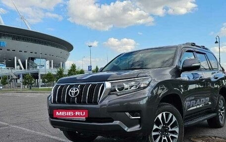 Toyota Land Cruiser Prado 150 рестайлинг 2, 2022 год, 8 850 000 рублей, 2 фотография