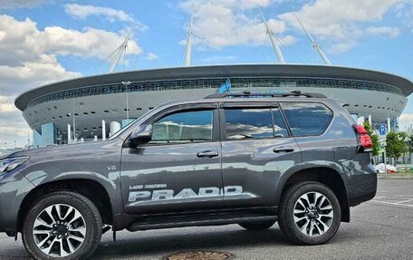 Toyota Land Cruiser Prado 150 рестайлинг 2, 2022 год, 8 850 000 рублей, 12 фотография