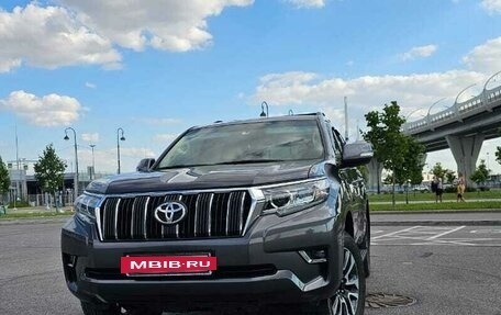 Toyota Land Cruiser Prado 150 рестайлинг 2, 2022 год, 8 850 000 рублей, 4 фотография