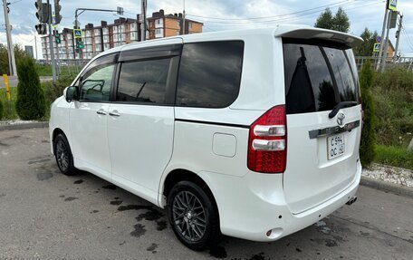 Toyota Noah III, 2012 год, 1 670 000 рублей, 4 фотография