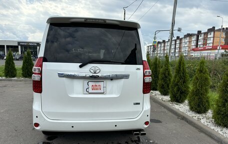 Toyota Noah III, 2012 год, 1 670 000 рублей, 3 фотография