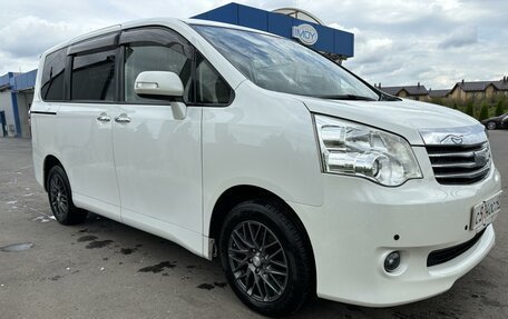 Toyota Noah III, 2012 год, 1 670 000 рублей, 2 фотография