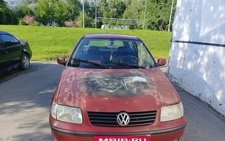 Volkswagen Polo III рестайлинг, 2001 год, 300 000 рублей, 1 фотография