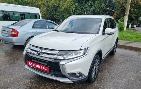 Mitsubishi Outlander III рестайлинг 3, 2015 год, 2 000 000 рублей, 4 фотография