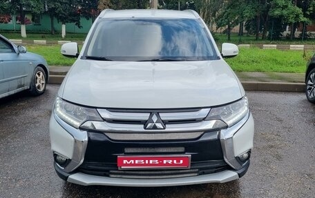 Mitsubishi Outlander III рестайлинг 3, 2015 год, 2 000 000 рублей, 3 фотография