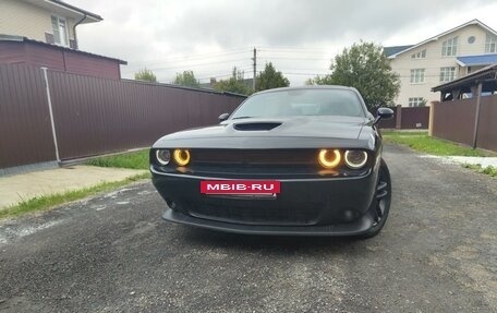 Dodge Challenger III рестайлинг 2, 2019 год, 4 450 000 рублей, 2 фотография