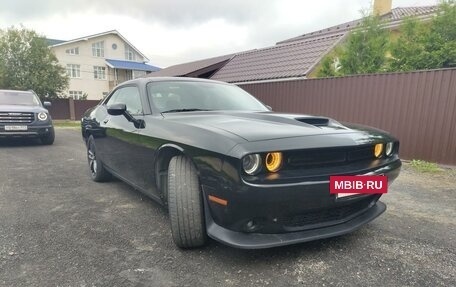 Dodge Challenger III рестайлинг 2, 2019 год, 4 450 000 рублей, 3 фотография