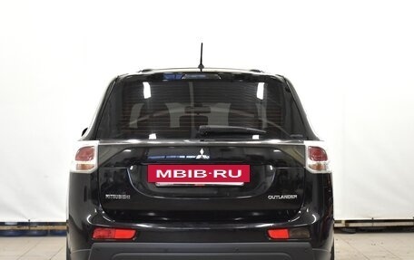 Mitsubishi Outlander III рестайлинг 3, 2014 год, 1 490 000 рублей, 4 фотография