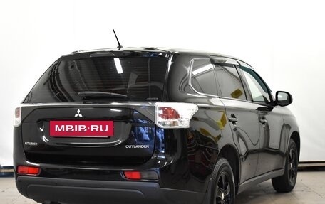 Mitsubishi Outlander III рестайлинг 3, 2014 год, 1 490 000 рублей, 2 фотография