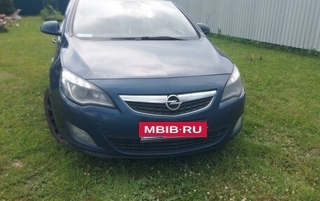 Opel Astra J, 2012 год, 810 000 рублей, 2 фотография