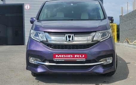 Honda Stepwgn IV, 2015 год, 2 100 000 рублей, 2 фотография