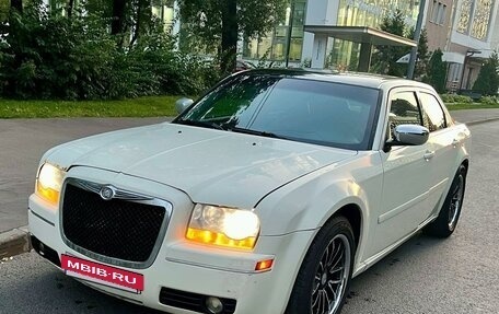 Chrysler 300C II, 2005 год, 680 000 рублей, 4 фотография