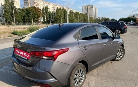 Hyundai Solaris II рестайлинг, 2022 год, 2 400 000 рублей, 2 фотография