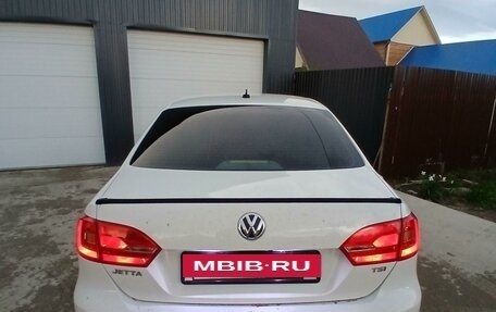 Volkswagen Jetta VI, 2013 год, 950 000 рублей, 6 фотография