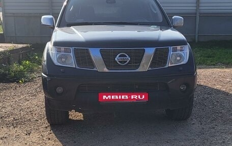 Nissan Navara (Frontier), 2007 год, 895 000 рублей, 1 фотография