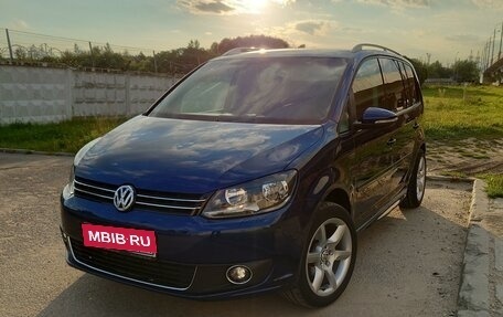 Volkswagen Touran III, 2004 год, 880 000 рублей, 1 фотография