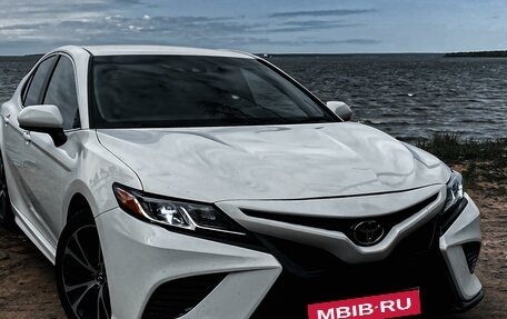 Toyota Camry, 2018 год, 2 459 000 рублей, 1 фотография