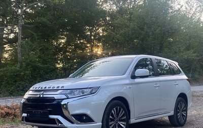 Mitsubishi Outlander III рестайлинг 3, 2022 год, 2 799 000 рублей, 1 фотография