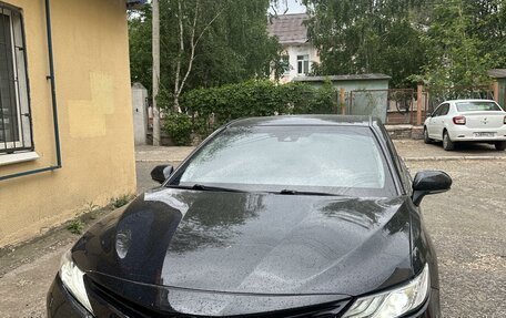 Toyota Camry, 2018 год, 3 050 000 рублей, 1 фотография