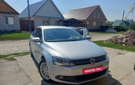 Volkswagen Jetta VI, 2013 год, 1 050 000 рублей, 1 фотография