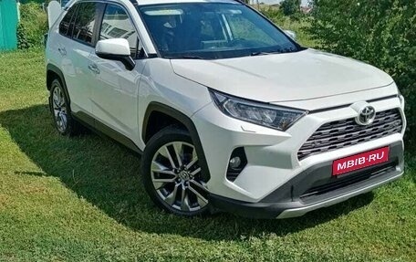 Toyota RAV4, 2019 год, 3 100 000 рублей, 1 фотография