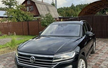 Volkswagen Touareg III, 2018 год, 3 750 000 рублей, 1 фотография