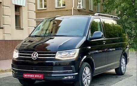 Volkswagen Multivan T6 рестайлинг, 2018 год, 4 300 000 рублей, 1 фотография