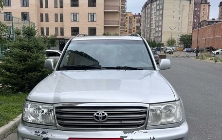 Toyota Land Cruiser 100 рестайлинг 2, 2006 год, 2 000 000 рублей, 1 фотография