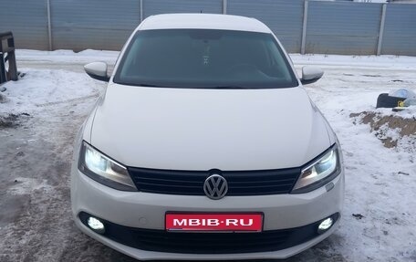 Volkswagen Jetta VI, 2013 год, 980 000 рублей, 1 фотография