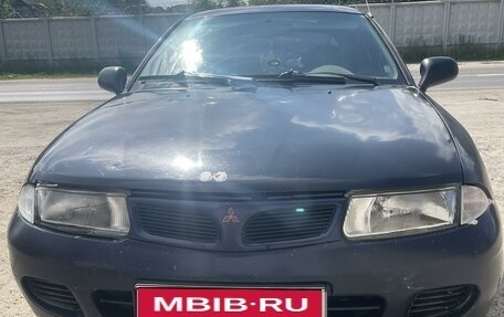 Mitsubishi Carisma I, 1997 год, 135 000 рублей, 1 фотография