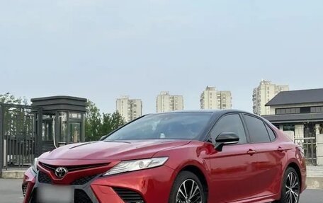 Toyota Camry, 2021 год, 2 600 000 рублей, 1 фотография