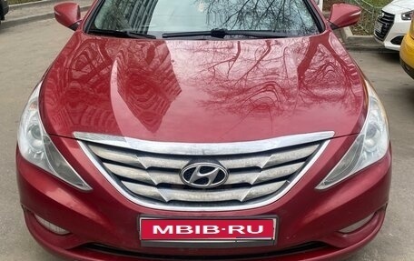 Hyundai Sonata VI, 2010 год, 990 000 рублей, 1 фотография