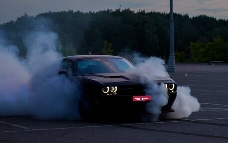 Dodge Challenger III рестайлинг 2, 2020 год, 4 800 000 рублей, 1 фотография