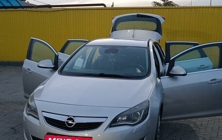 Opel Astra J, 2010 год, 777 777 рублей, 1 фотография