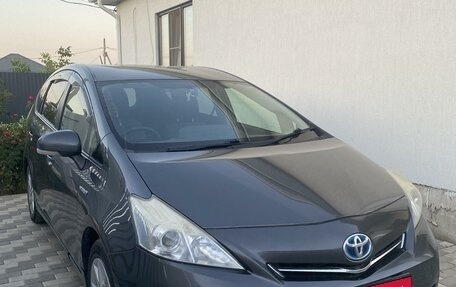 Toyota Prius Alpha I (ZVW40/41), 2013 год, 1 200 000 рублей, 1 фотография