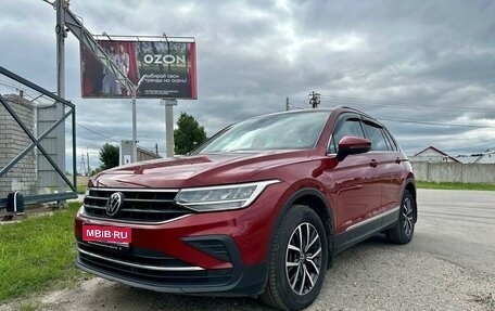 Volkswagen Tiguan II, 2020 год, 2 800 000 рублей, 1 фотография