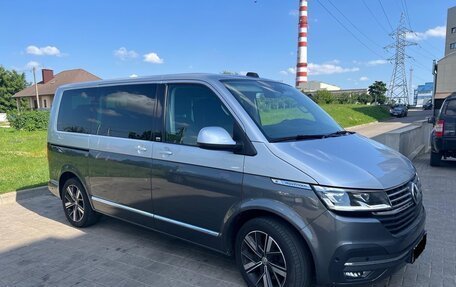 Volkswagen Multivan T6 рестайлинг, 2020 год, 6 200 000 рублей, 1 фотография