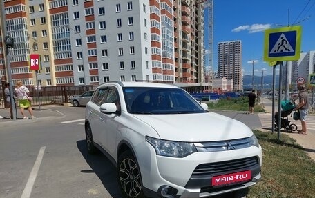 Mitsubishi Outlander III рестайлинг 3, 2014 год, 1 950 000 рублей, 1 фотография