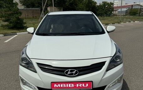 Hyundai Solaris II рестайлинг, 2015 год, 1 550 000 рублей, 1 фотография