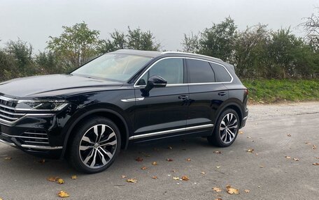 Volkswagen Touareg III, 2019 год, 5 700 000 рублей, 1 фотография