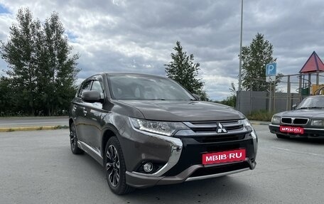 Mitsubishi Outlander III рестайлинг 3, 2018 год, 3 200 000 рублей, 1 фотография