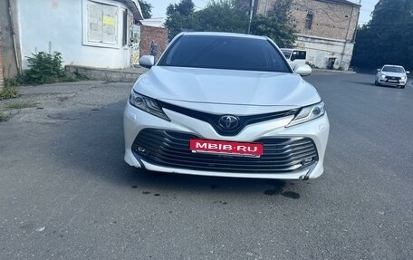 Toyota Camry, 2018 год, 2 440 000 рублей, 1 фотография