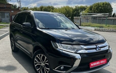 Mitsubishi Outlander III рестайлинг 3, 2017 год, 2 700 000 рублей, 1 фотография