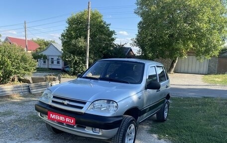 Chevrolet Niva I рестайлинг, 2004 год, 370 000 рублей, 1 фотография